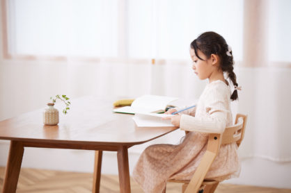 リビング学習はいつまで？年齢別の学び方と成長に合わせた環境づくり